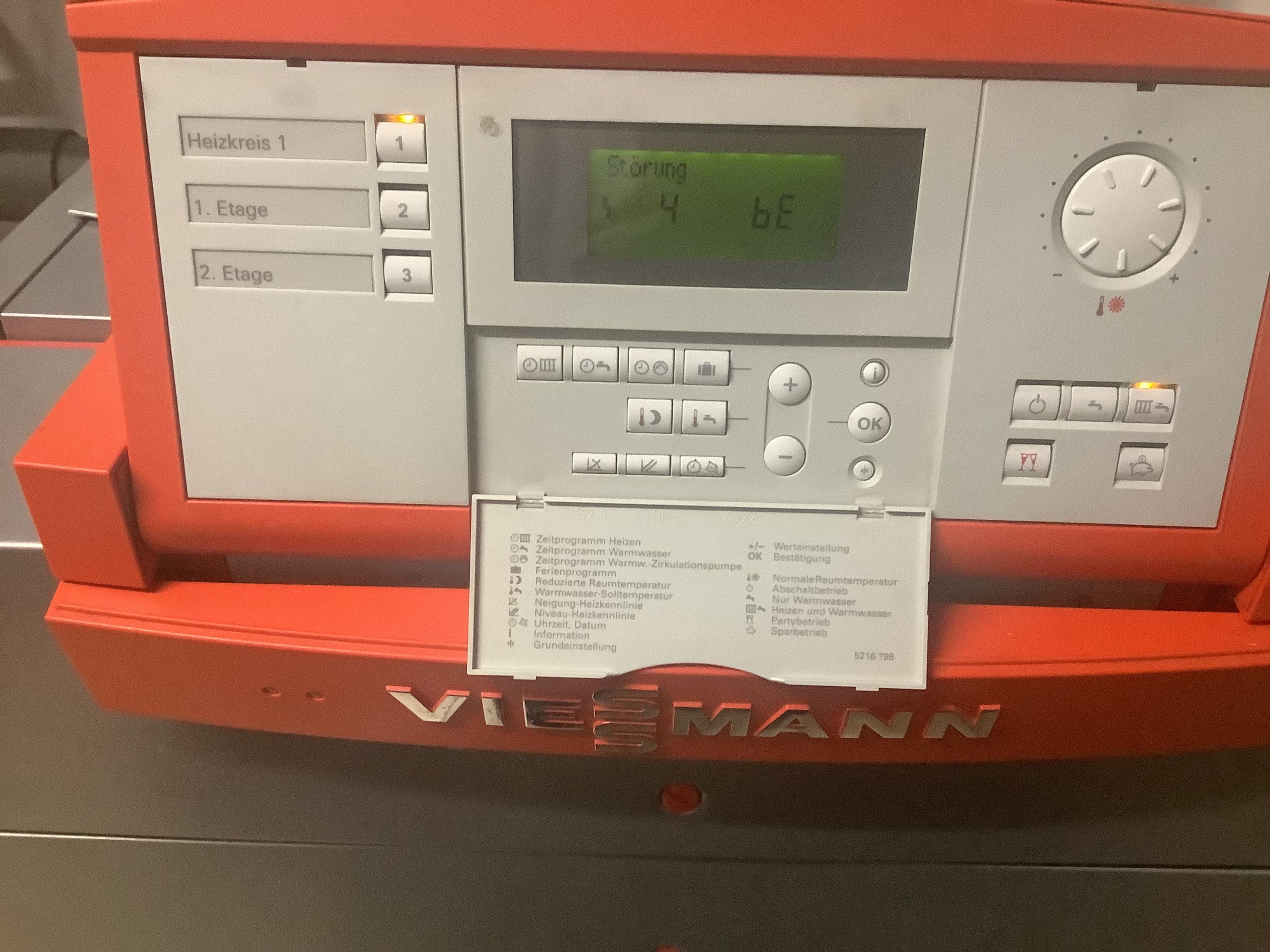Régulation Viessmann Vitotronic 200 — panneau rouge sur boîtier blanc avec écran LCD vert et bouton rotatif